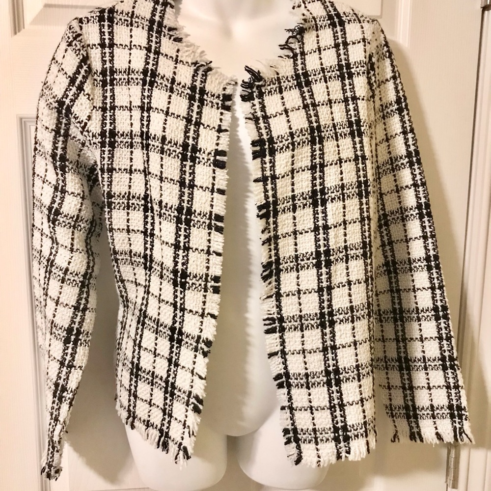 Jeuvre Black & White Plaid Jacket with a Fringe Finish all around
Size XL